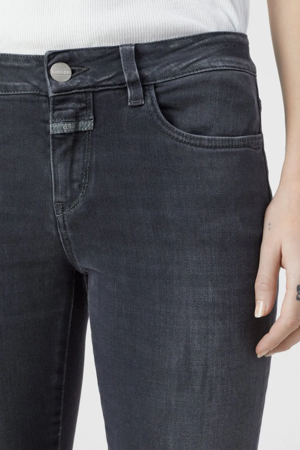 closed_baker_jeans_dark_g_4.webp Closed Baker Jeans Dark Grey