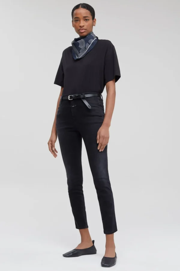 Closed Skinny Pusher Black