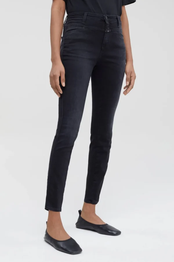 Closed Skinny Pusher Black