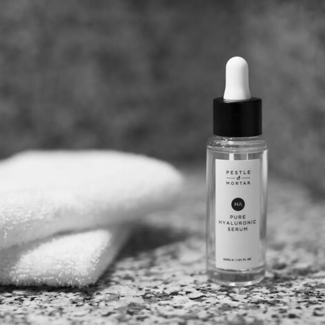 pestle_amp_mortar_pure_hy_1.webp Pestle & Mortar PURE HYALURONIC SERUM