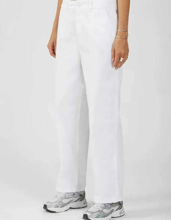 Reiko Chino Lio White